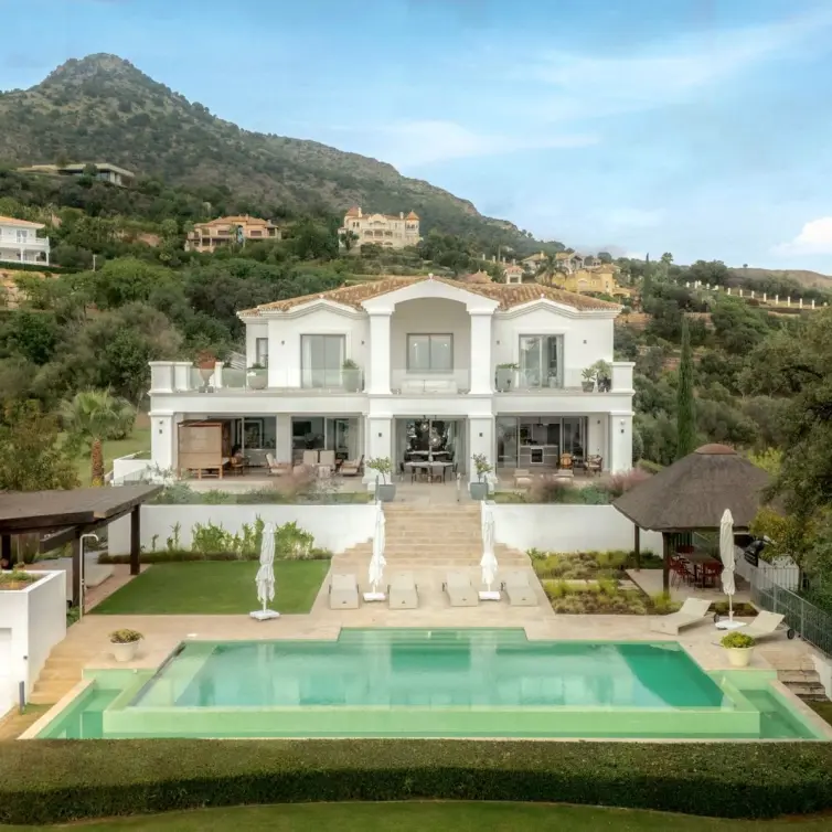 Sale of detached villa in Benahavís