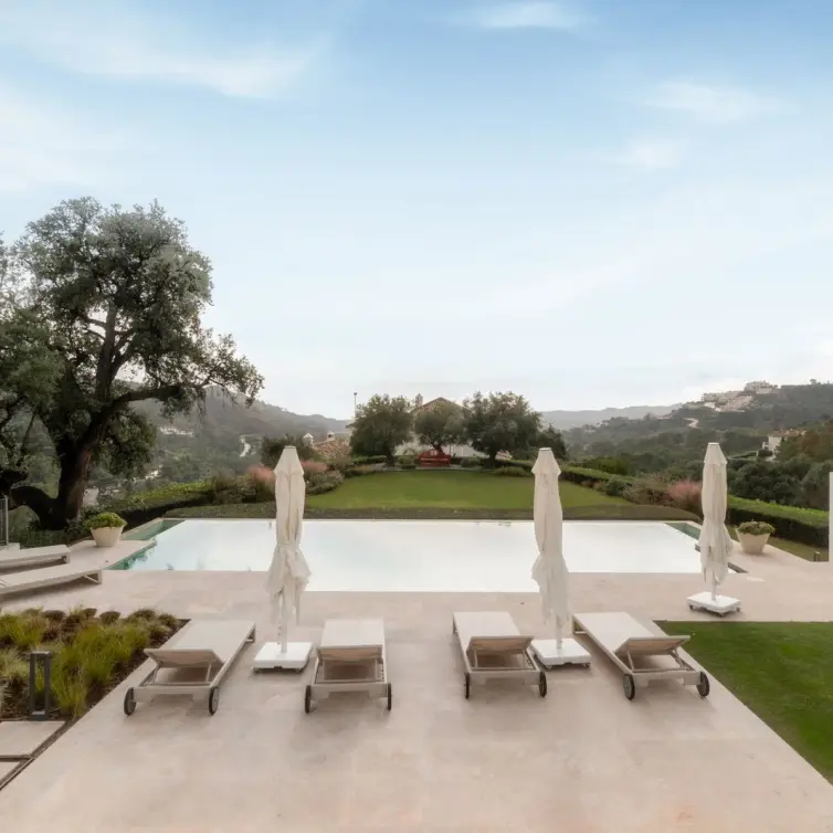 Sale of detached villa in Benahavís