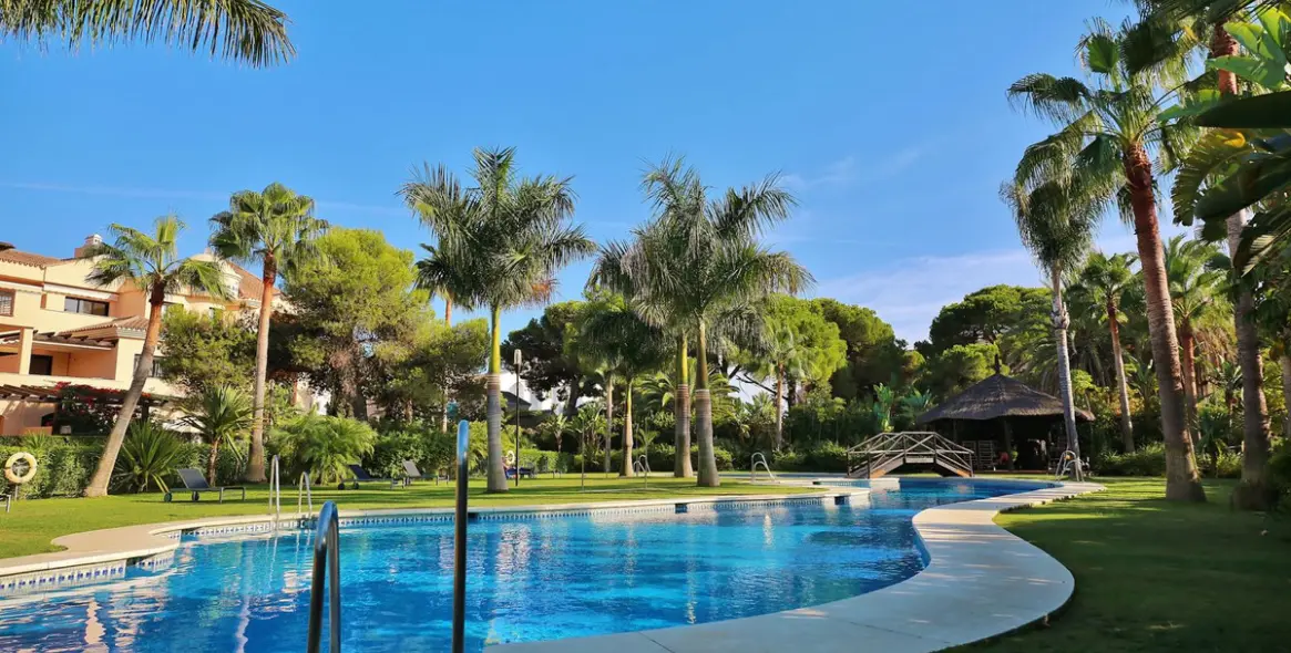 Short-term rent of middle floor apartment in Puerto Banús 8