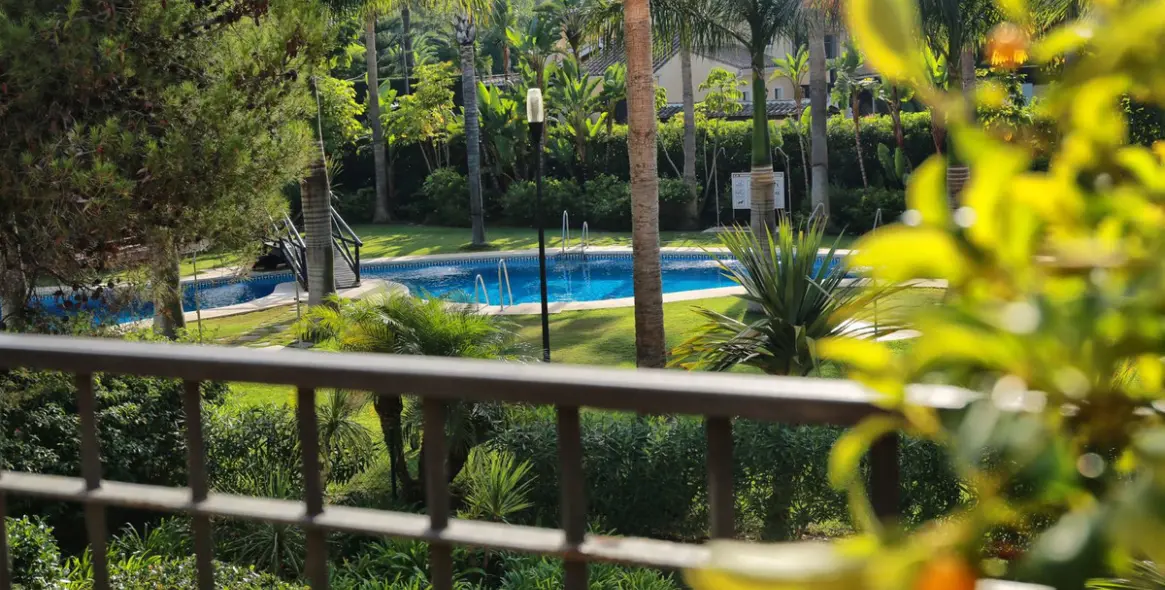 Short-term rent of middle floor apartment in Puerto Banús 11