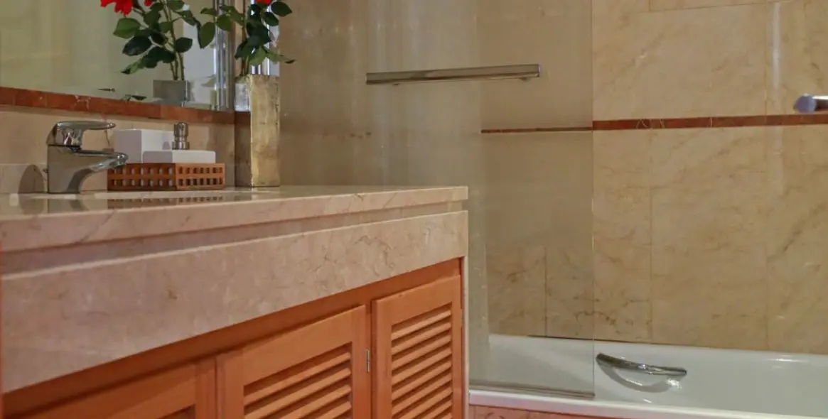 Short-term rent of middle floor apartment in Puerto Banús 27