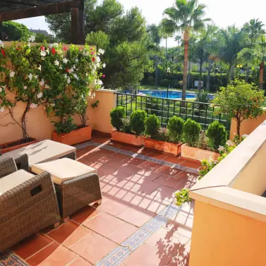 Долгосрочная аренда апартаментов на среднем этаже в Puerto Banús