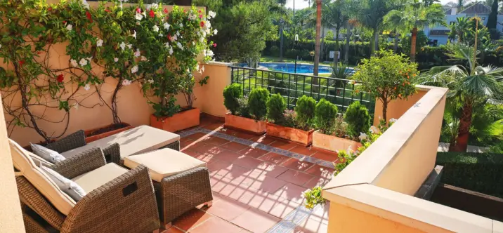 Долгосрочная аренда апартаментов на среднем этаже в Puerto Banús 1