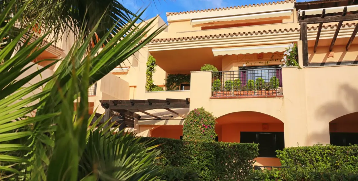 Долгосрочная аренда апартаментов на среднем этаже в Puerto Banús 3