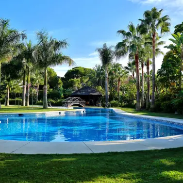 Долгосрочная аренда апартаментов на среднем этаже в Puerto Banús