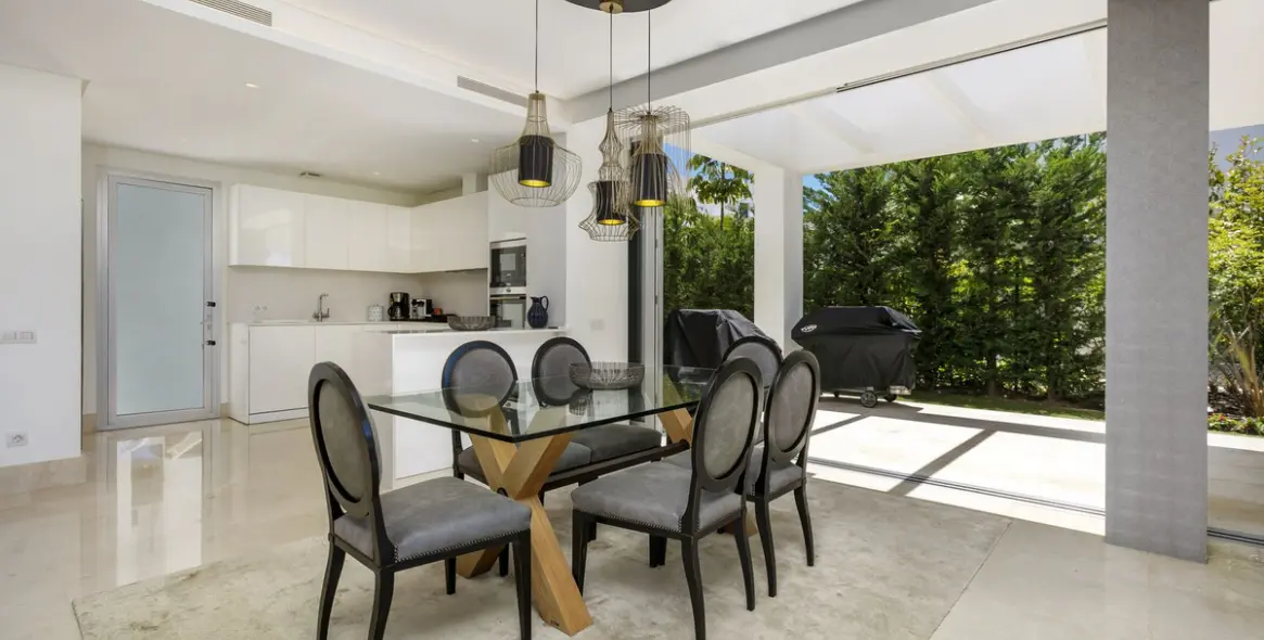 Long-term rent of detached villa in Marbella 10