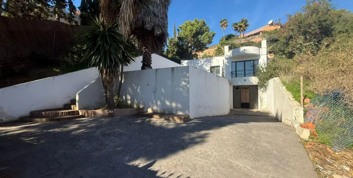 Sale of townhouse in Estepona 1