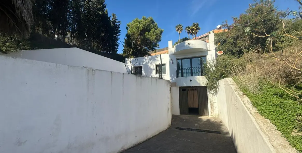 Sale of townhouse in Estepona 2
