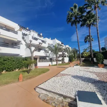 Sale of middle floor apartment in Costalita