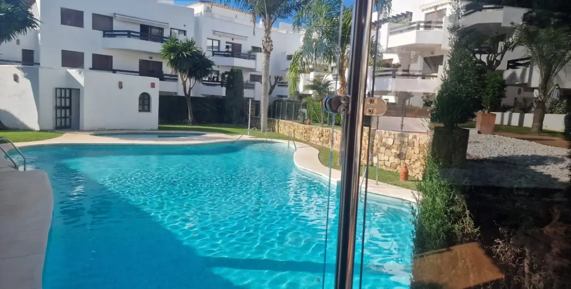 Sale of middle floor apartment in Costalita 3