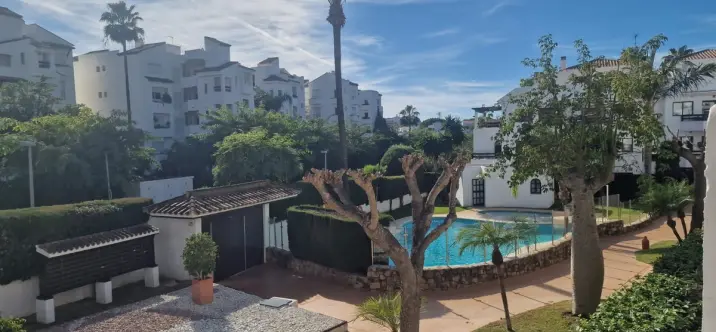 Sale of middle floor apartment in Costalita 3