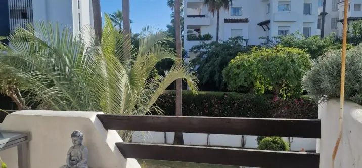 Sale of middle floor apartment in Costalita 4