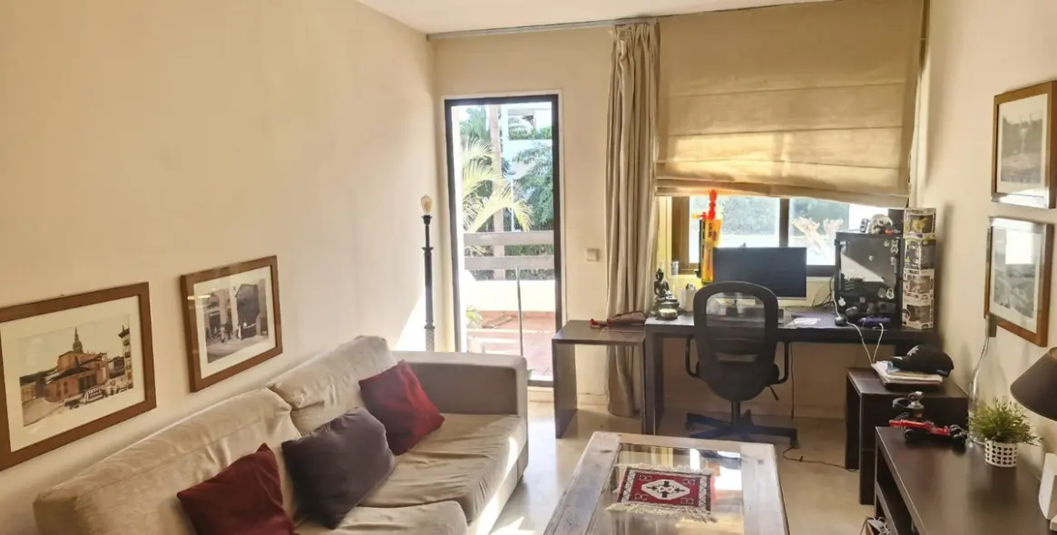 Sale of middle floor apartment in Costalita 8