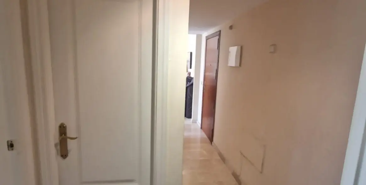 Sale of middle floor apartment in Costalita 16