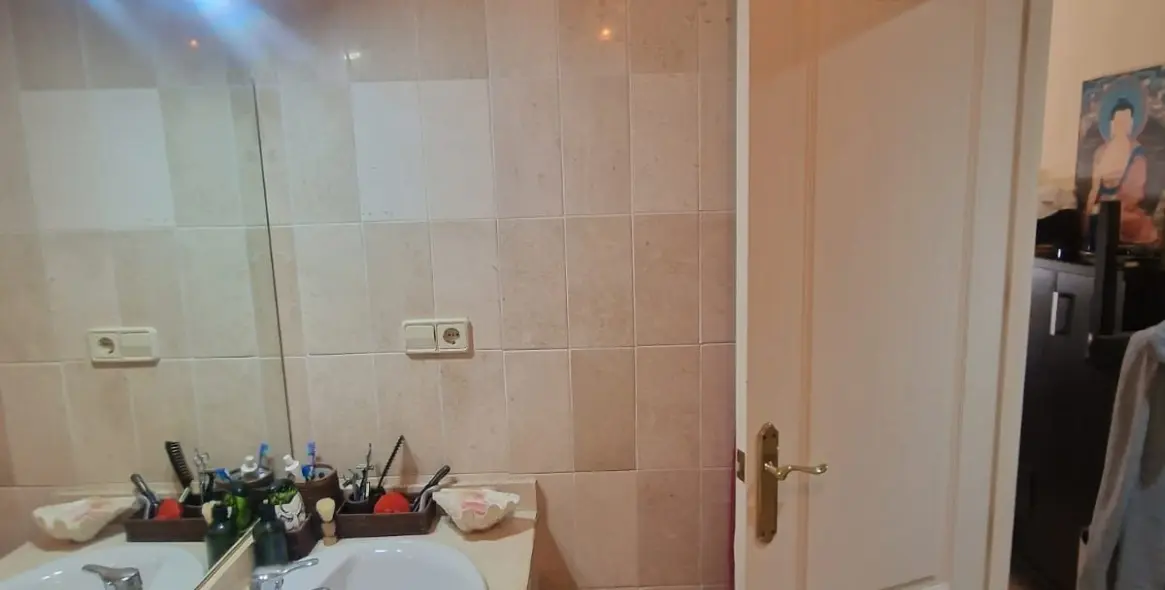 Sale of middle floor apartment in Costalita 17