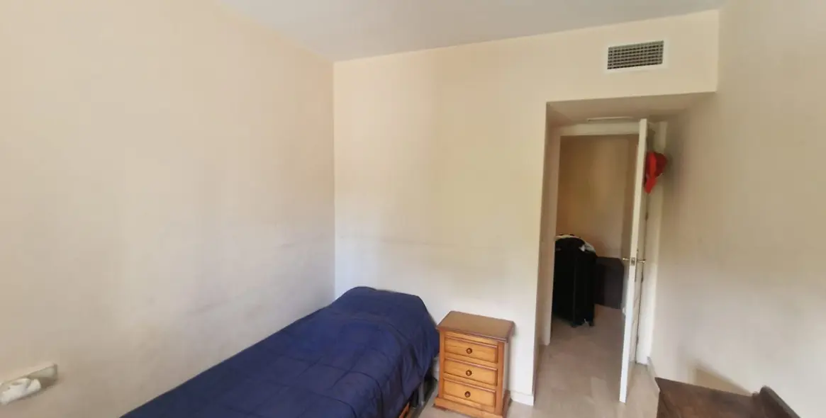 Sale of middle floor apartment in Costalita 20