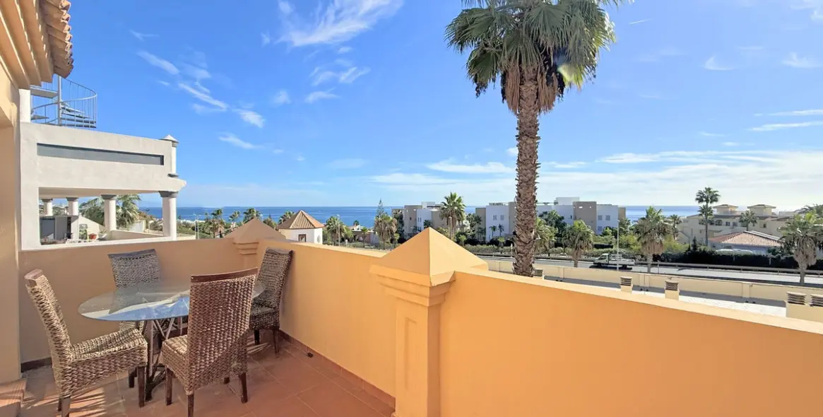 Sale of townhouse in Estepona 2