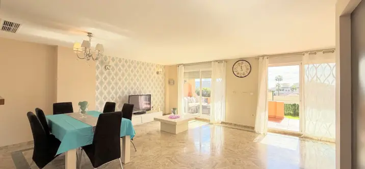 Sale of townhouse in Estepona 2