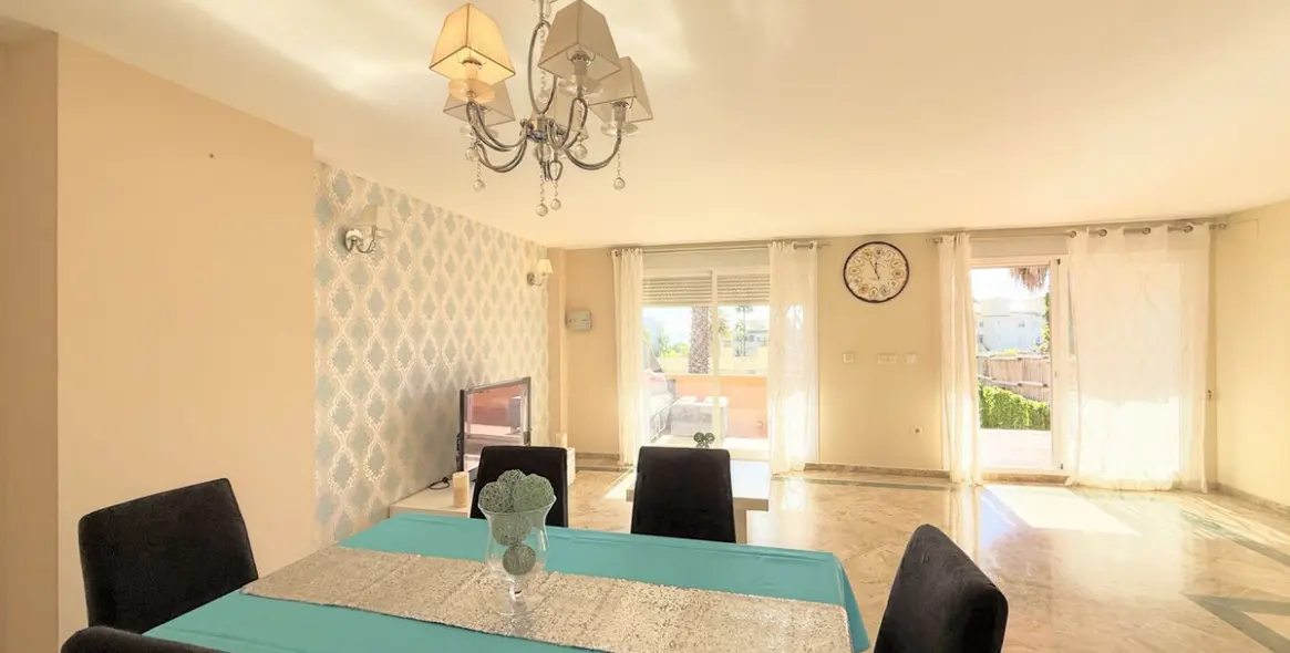 Sale of townhouse in Estepona 12