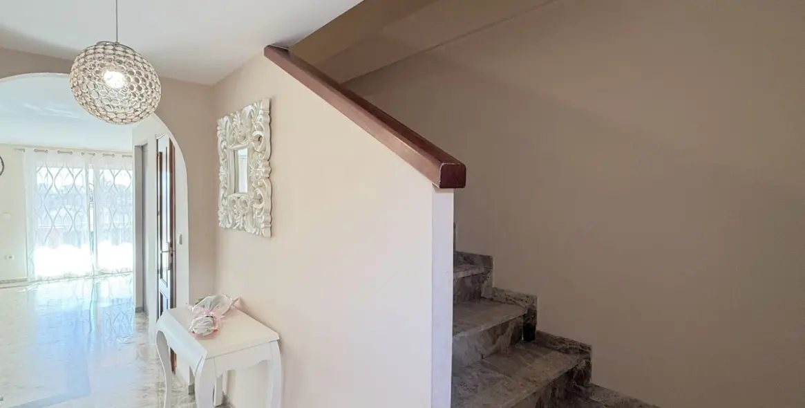 Sale of townhouse in Estepona 18