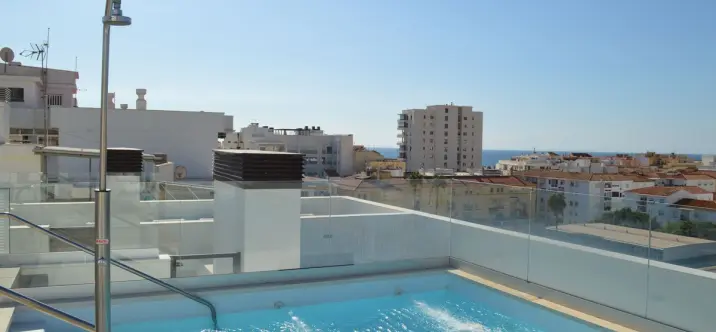 Продажа апартаментов на среднем этаже в Estepona 1