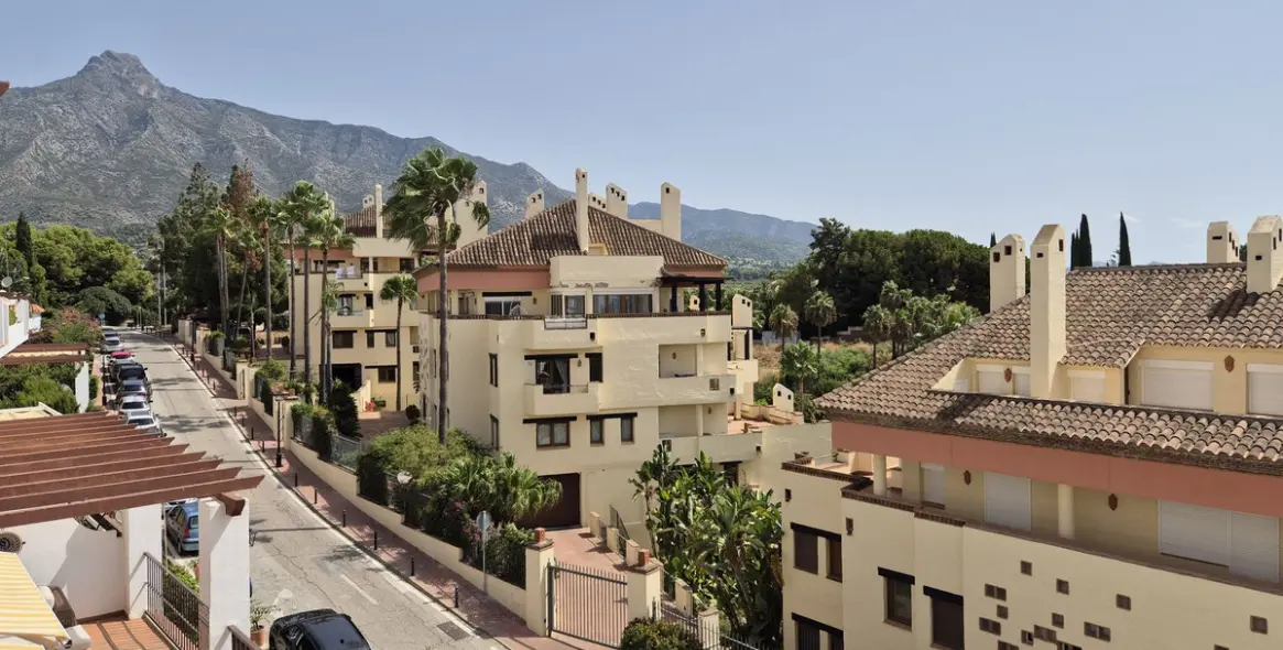 Sale of duplex in The Golden Mile 14