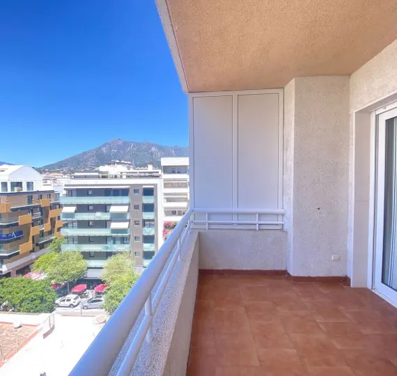 Продажа апартаментов на среднем этаже в Marbella