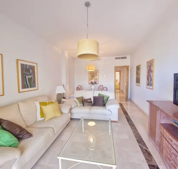 Продажа апартаментов на среднем этаже в Marbella