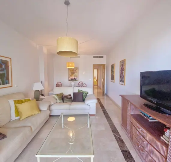 Продажа апартаментов на среднем этаже в Marbella