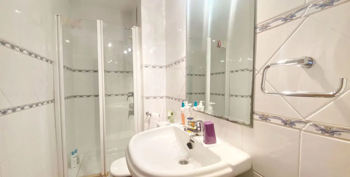 Sale of middle floor apartment in Marbella 21