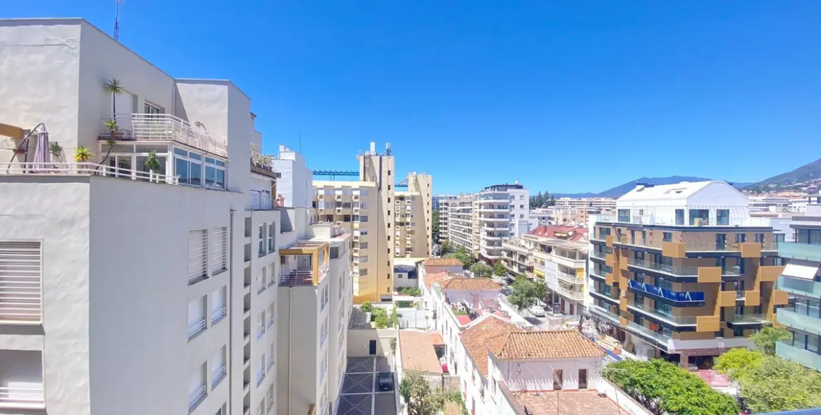 Sale of middle floor apartment in Marbella 25