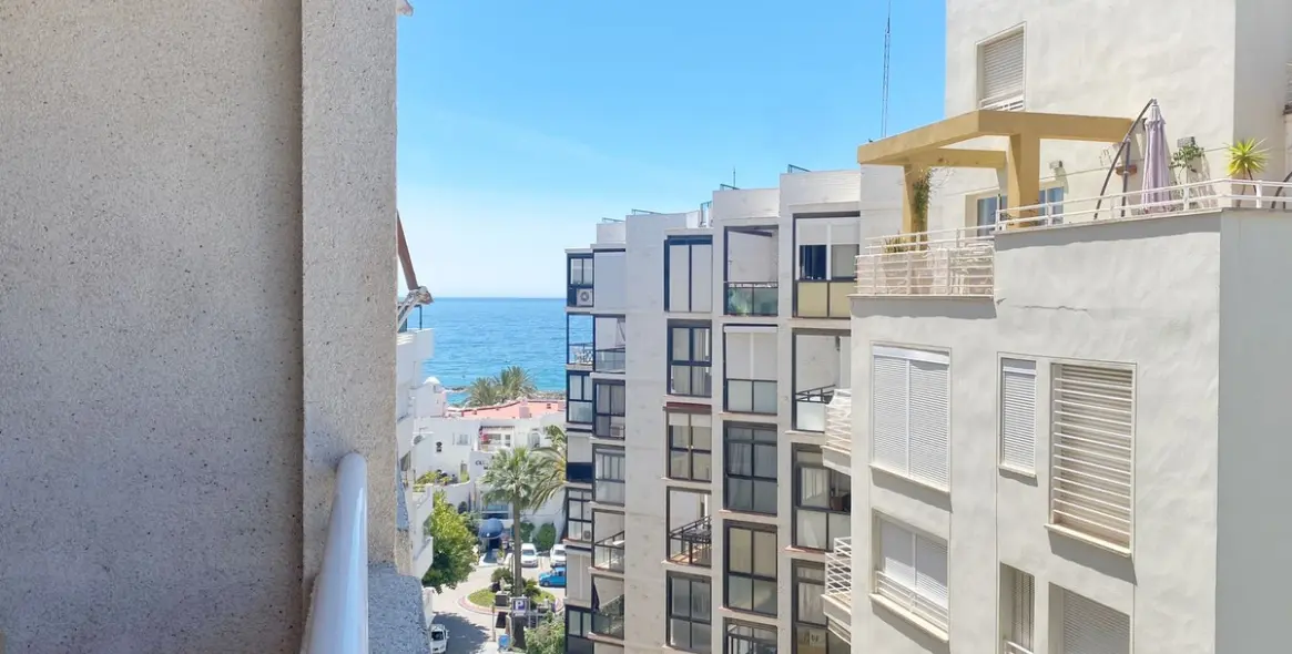 Sale of middle floor apartment in Marbella 26