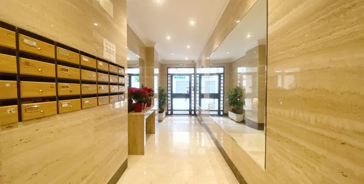 Sale of middle floor apartment in Marbella 29