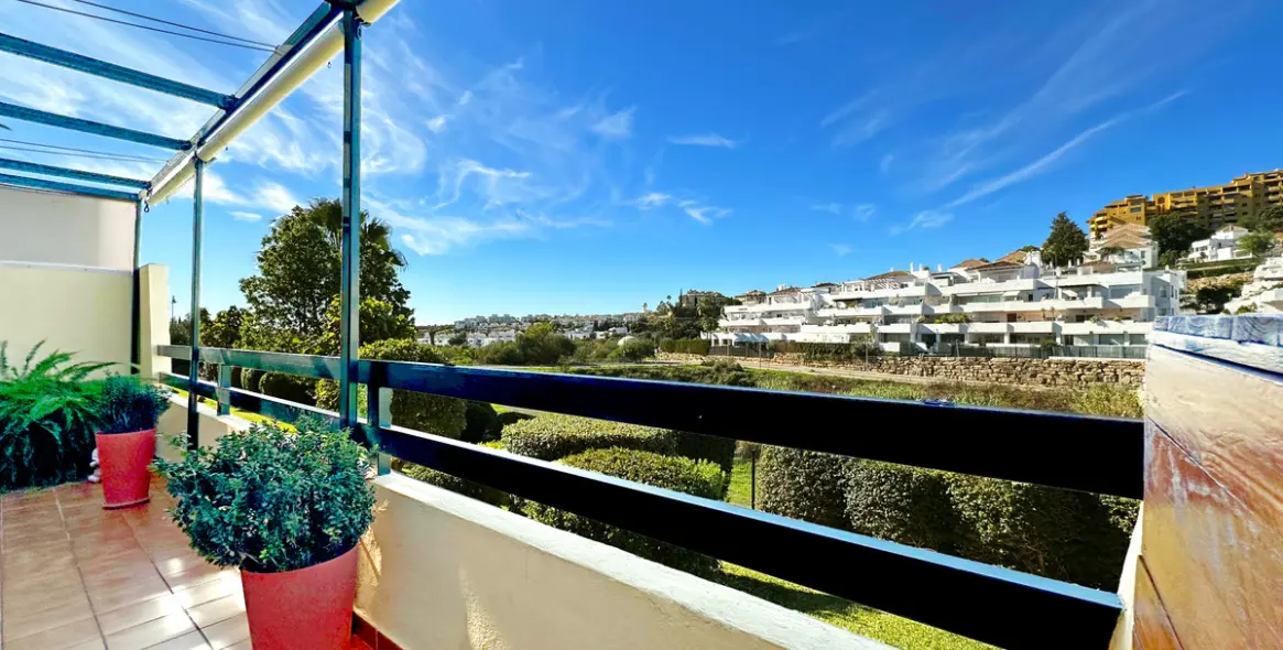 Sale of ground floor apartment in Estepona 1