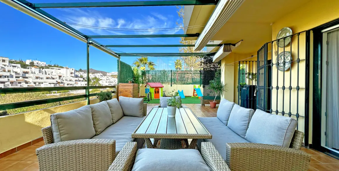 Sale of ground floor apartment in Estepona 2