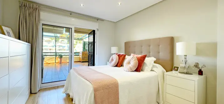 Sale of ground floor apartment in Estepona 2