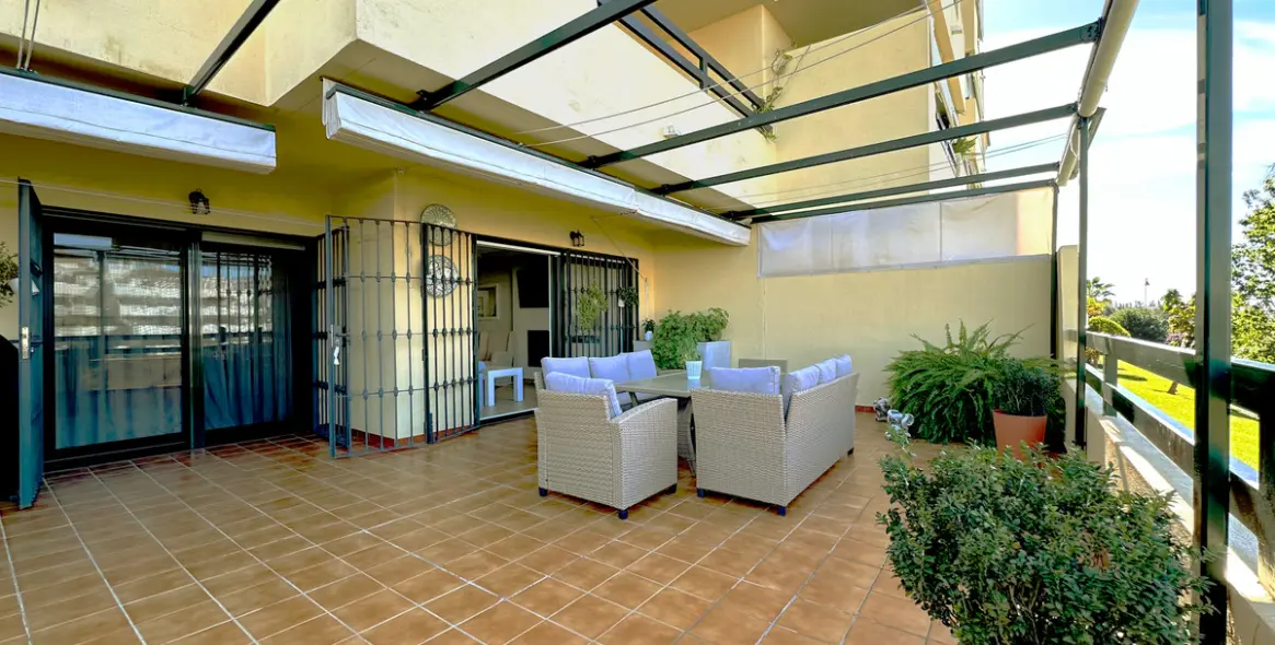 Sale of ground floor apartment in Estepona 13