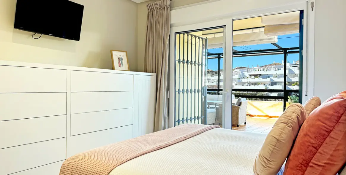 Sale of ground floor apartment in Estepona 16