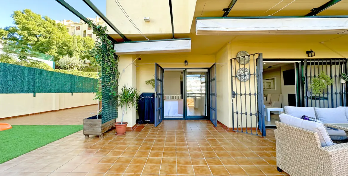 Sale of ground floor apartment in Estepona 21