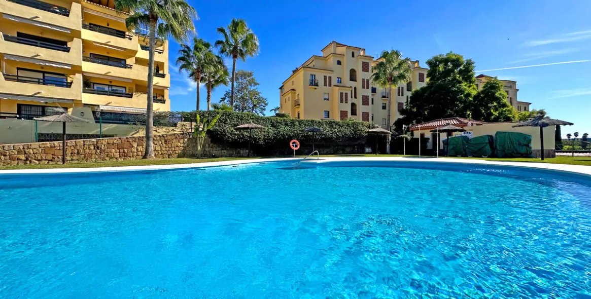 Sale of ground floor apartment in Estepona 28