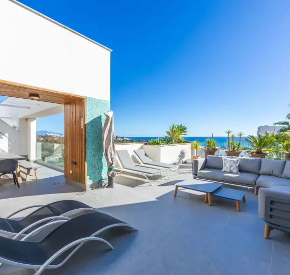 Sale of penthouse in Casares Playa