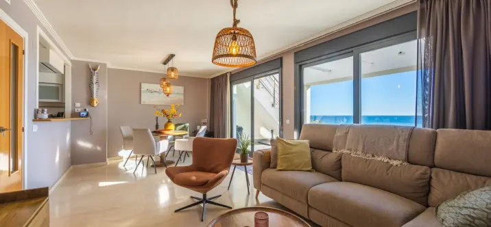 Sale of penthouse in Casares Playa 3