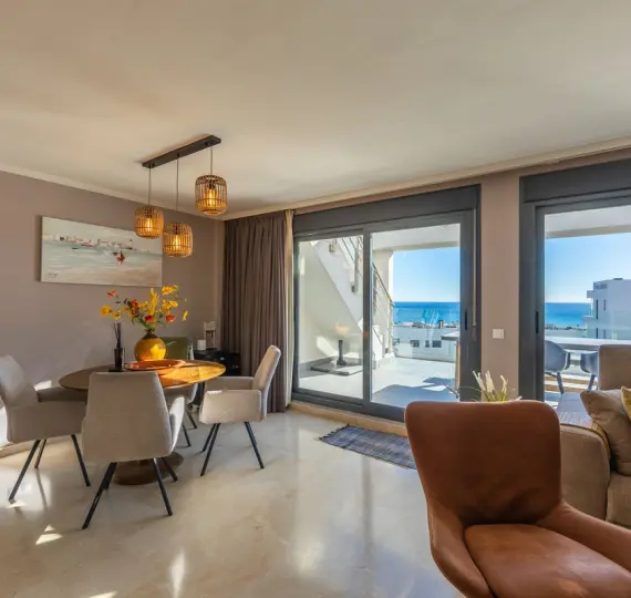 Sale of penthouse in Casares Playa