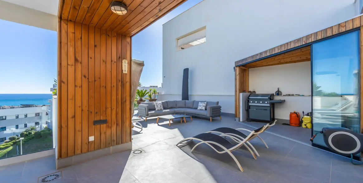 Sale of penthouse in Casares Playa 15