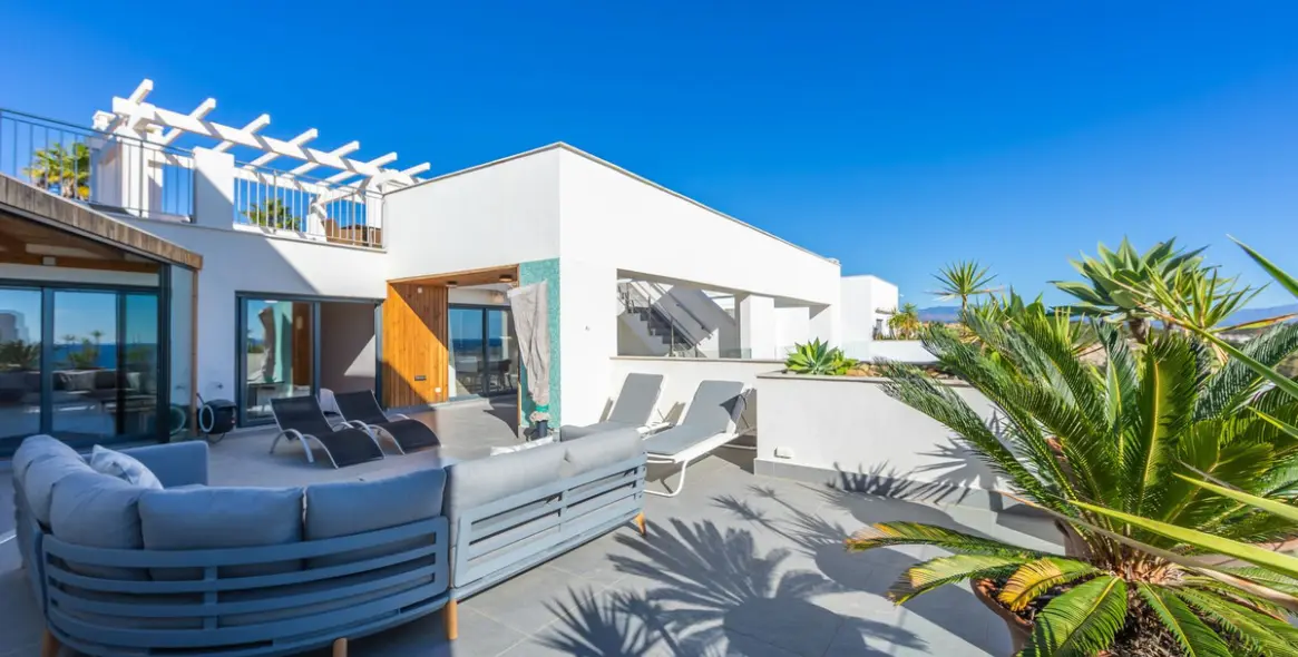 Sale of penthouse in Casares Playa 10