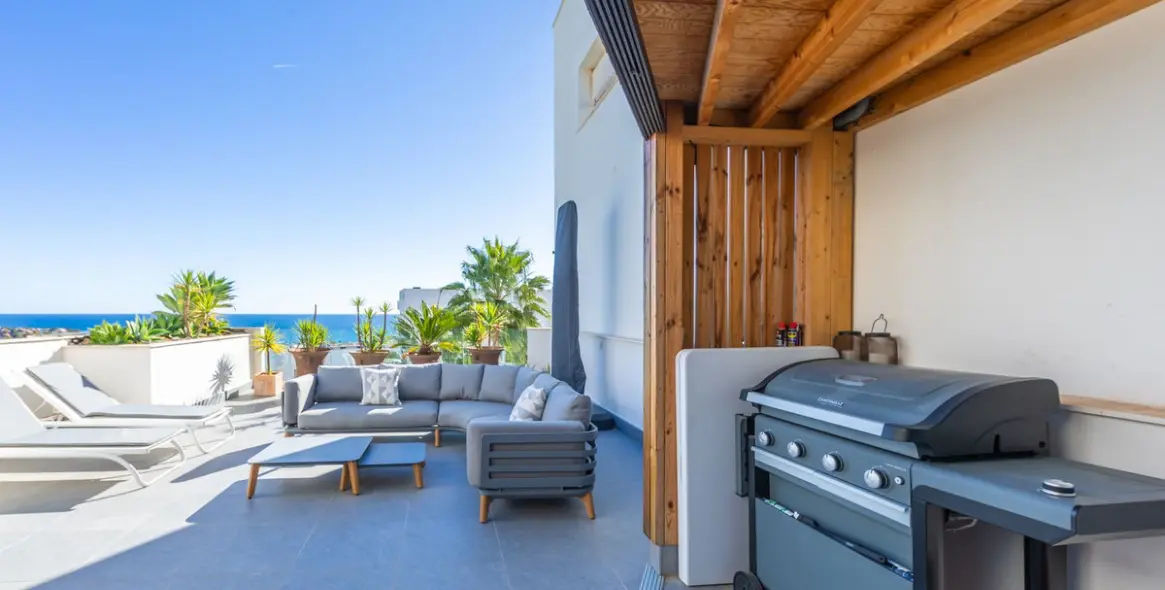 Sale of penthouse in Casares Playa 17