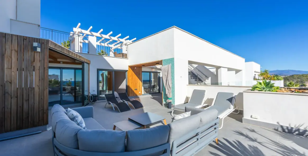 Sale of penthouse in Casares Playa 19