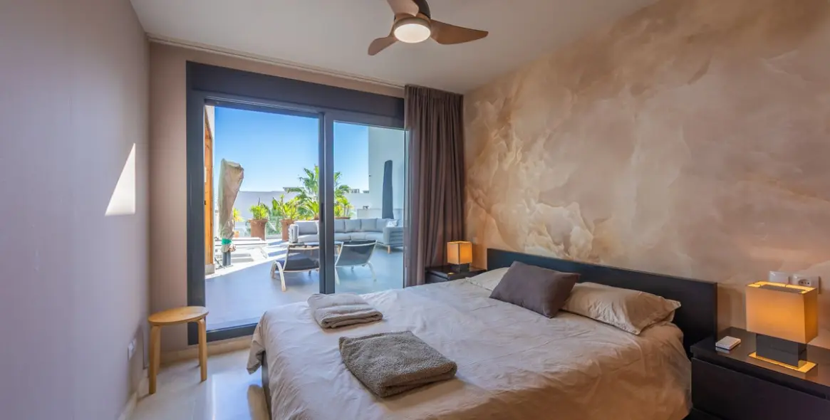 Sale of penthouse in Casares Playa 37