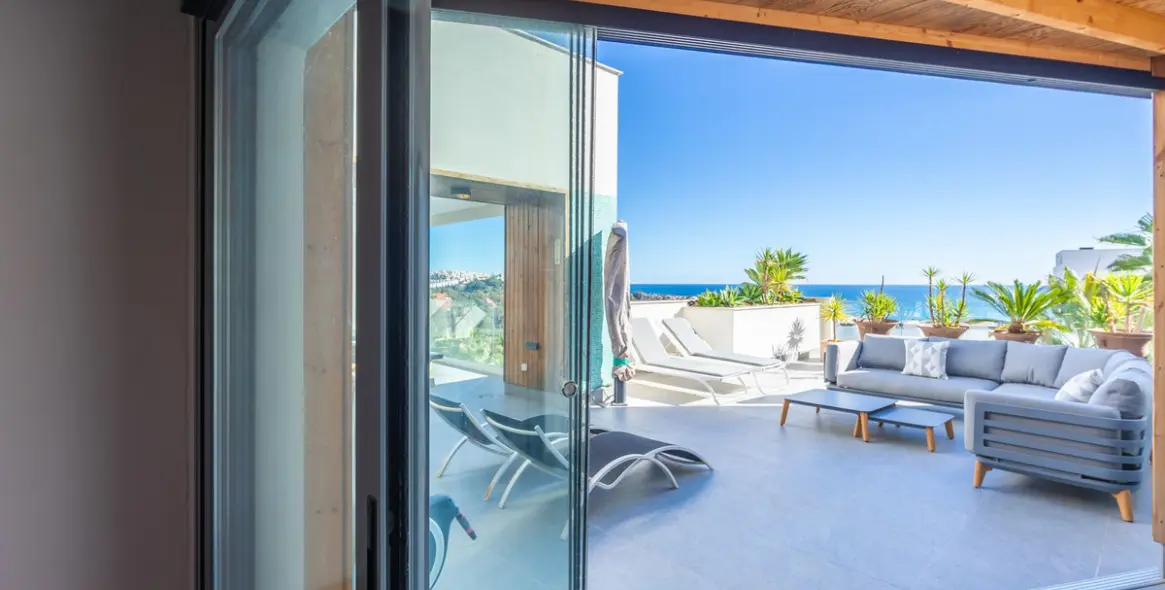 Sale of penthouse in Casares Playa 38