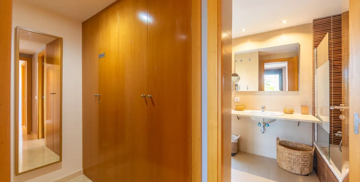 Sale of penthouse in Casares Playa 51